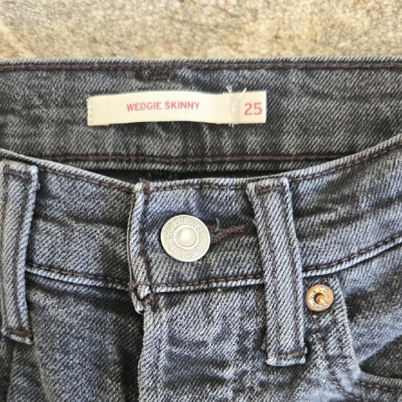 Levi's Washed Black Wedgie Skinny Jeans 25 - Picture 2 of 5